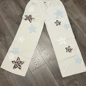 POL Women’s Cream Star Appliqué Wide-Leg Jeans